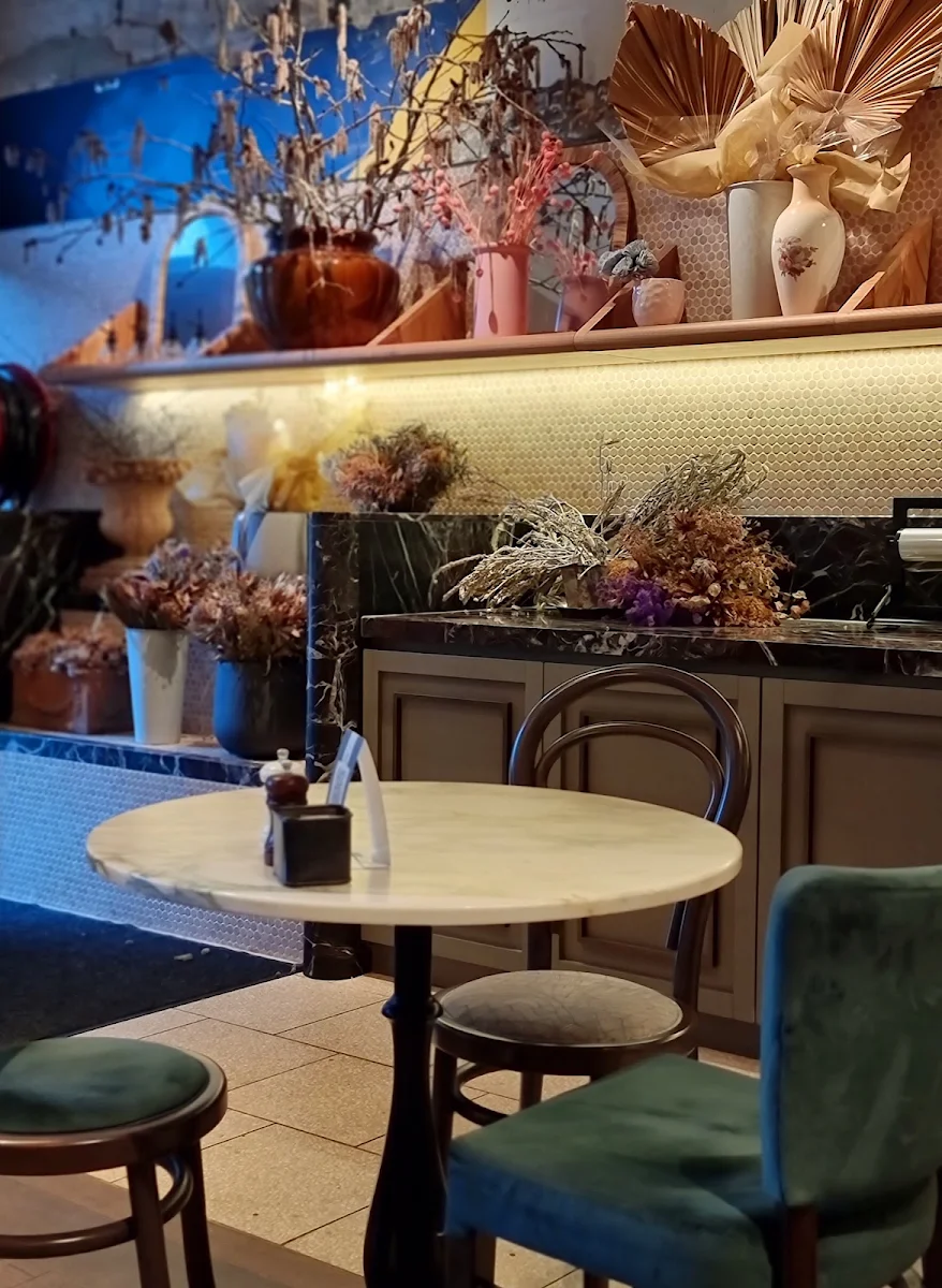 Vibe, Henry's Bread & Wine