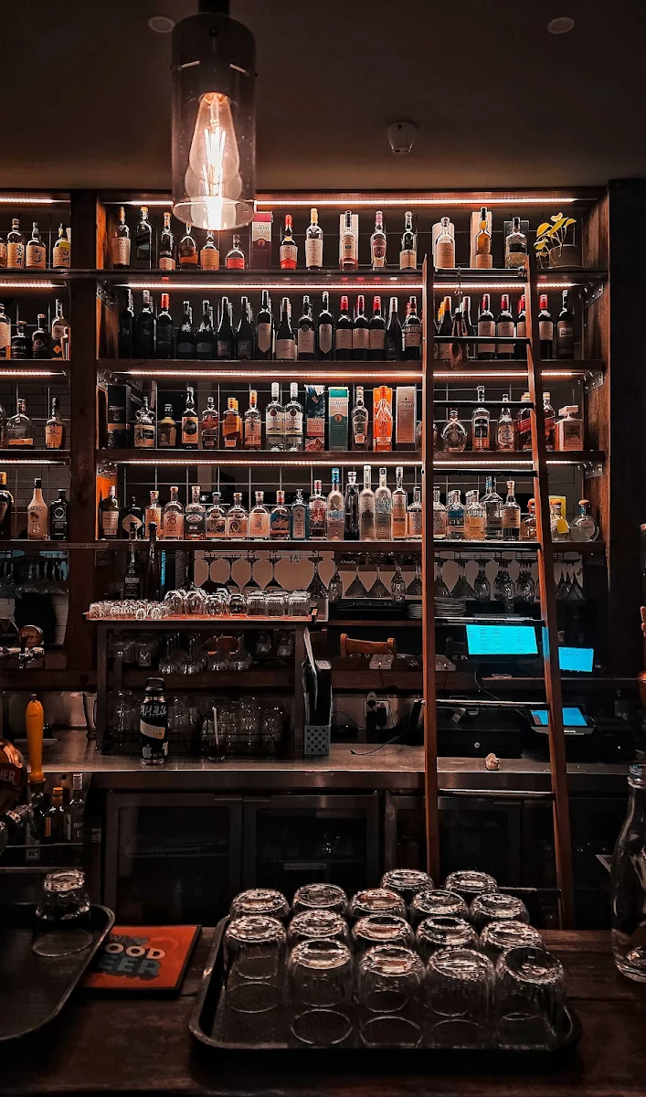 Vibe, Jashn Courtyard / Whiskey Library