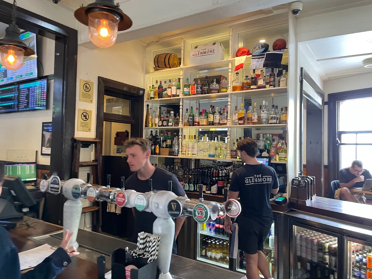 Vibe, Felons Café