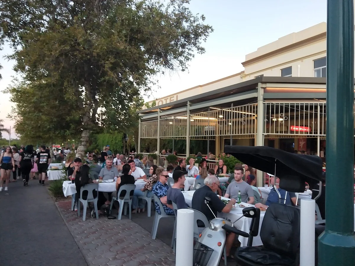 Vibe, Pizza Café