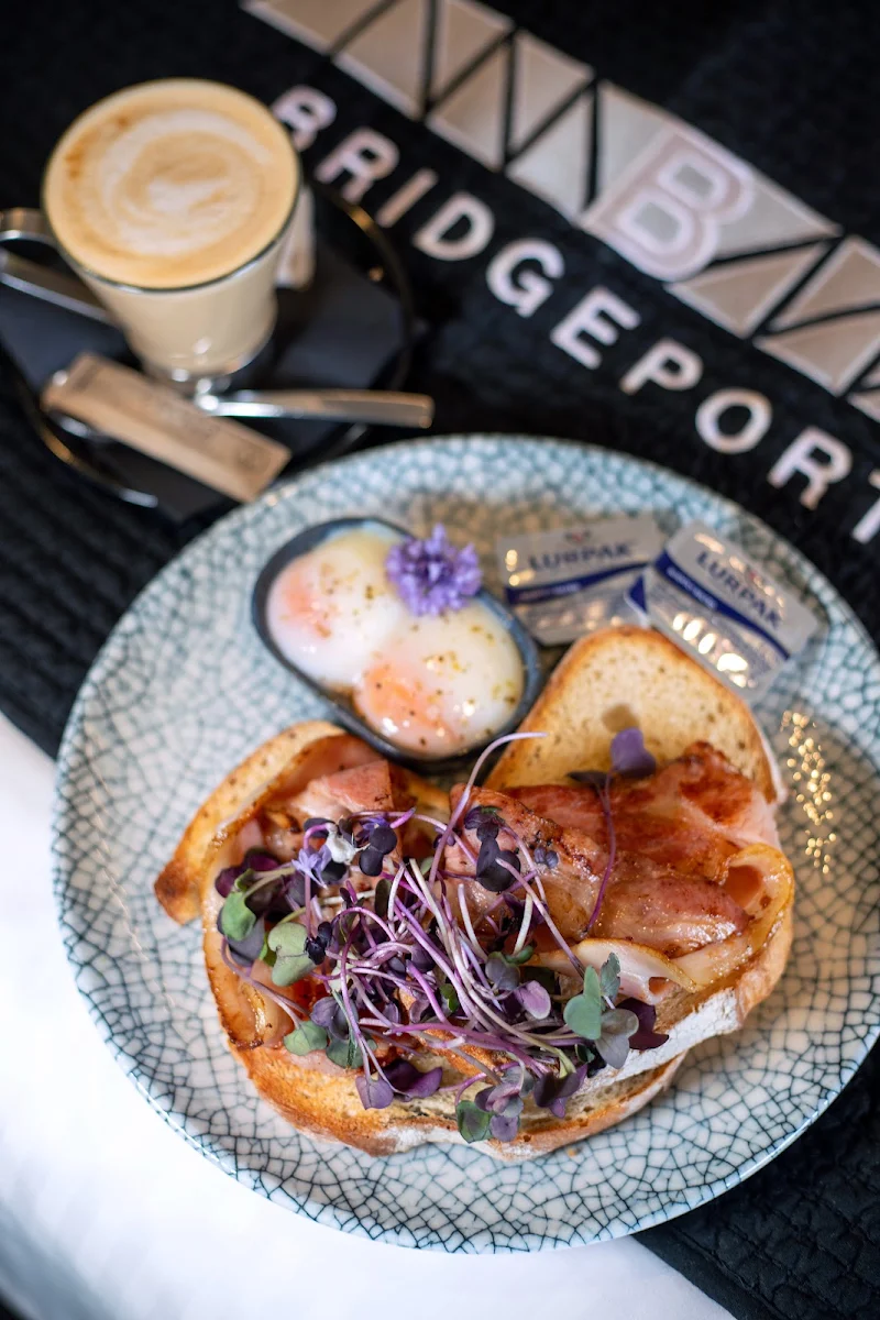 Food & drink, Bridgeport Hotel