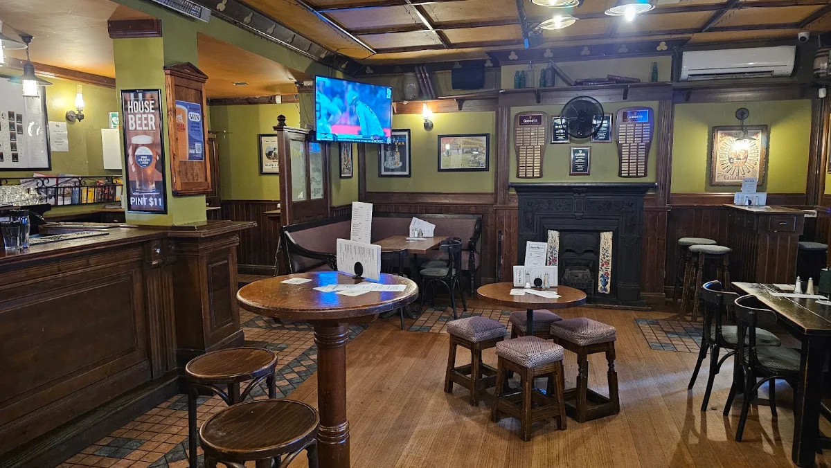 Vibe, Durty Nelly's Irish Pub
