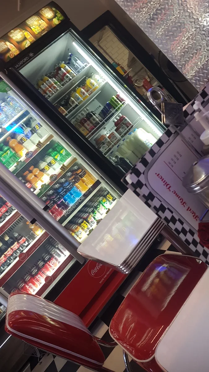 Vibe, Red rose diner