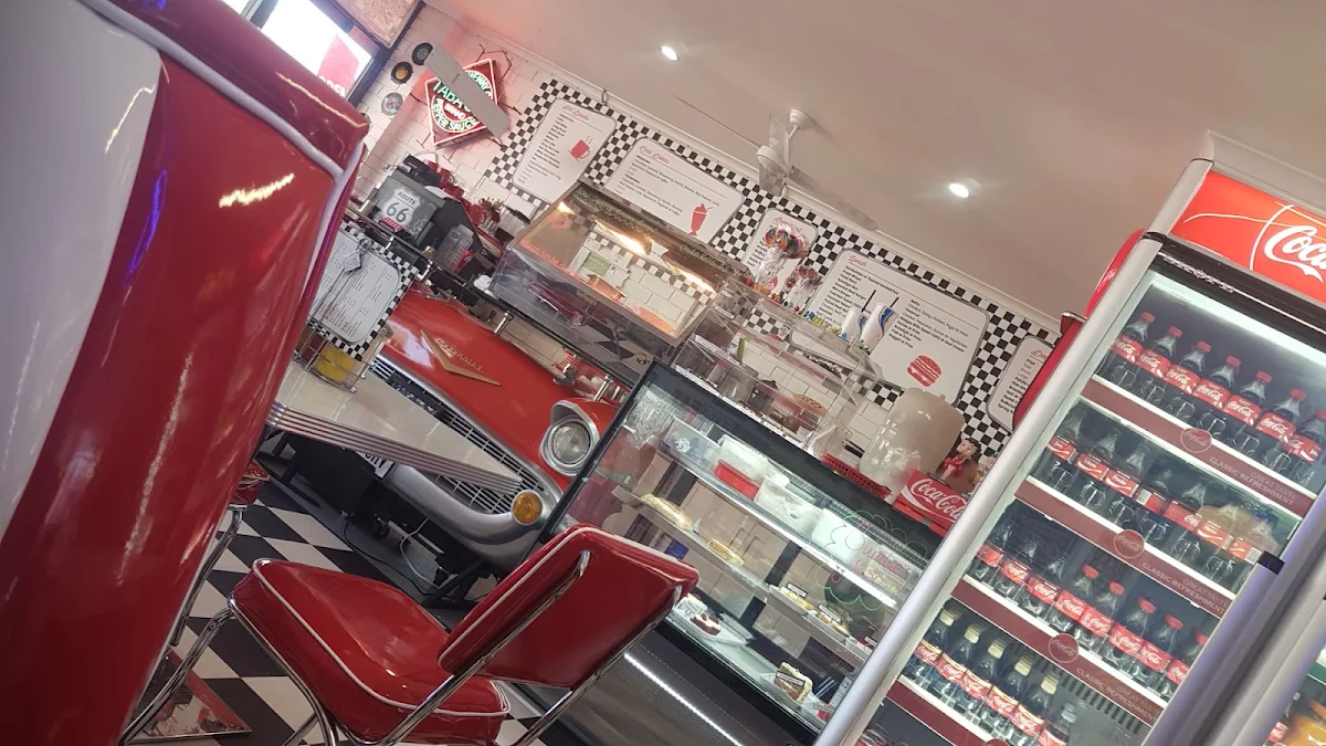 Vibe, Red rose diner