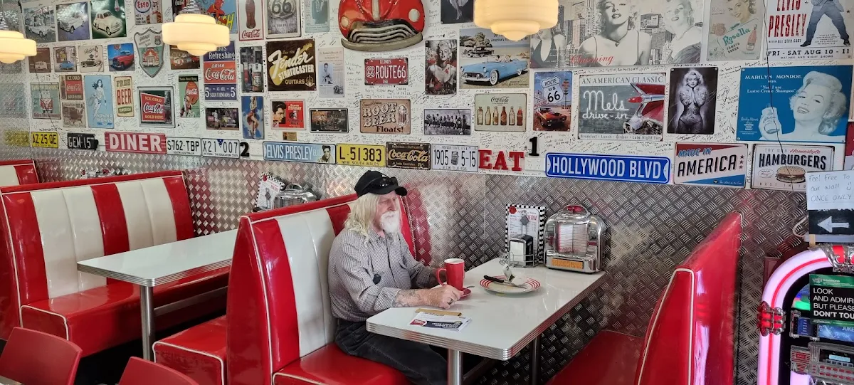 Vibe, Red rose diner