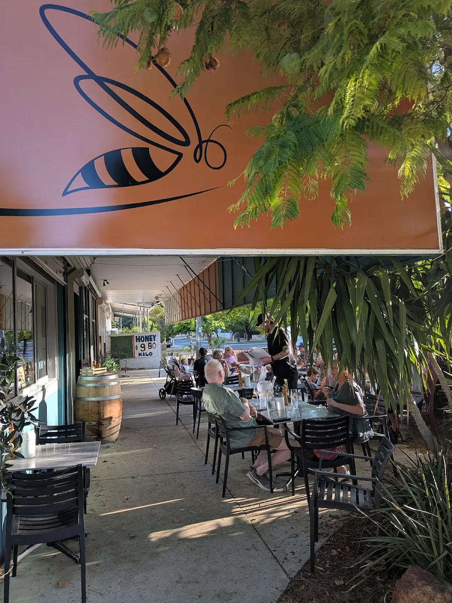 Vibe, Mumma Bee Cafe
