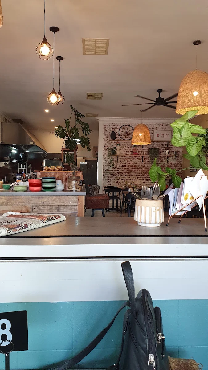 Vibe, Mumma Bee Cafe