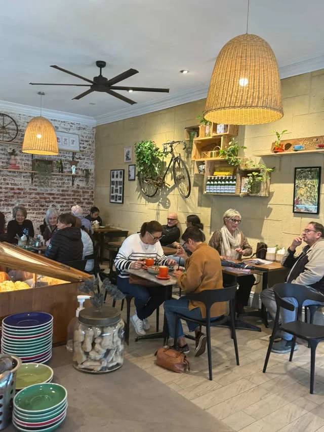 Vibe, Mumma Bee Cafe