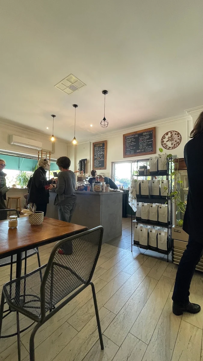 Vibe, Mumma Bee Cafe