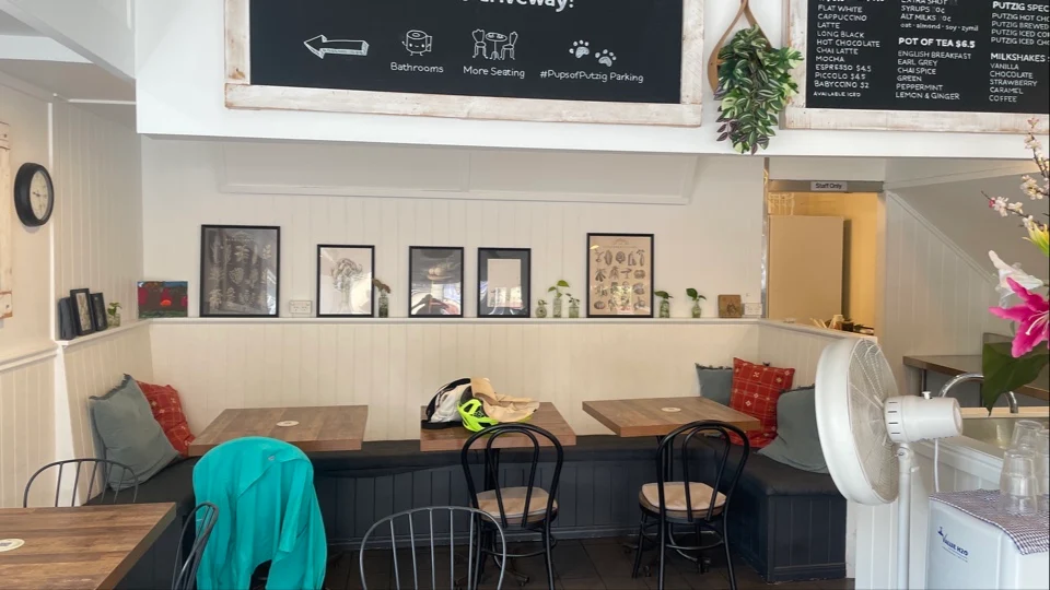 Vibe, Putzig Cafe