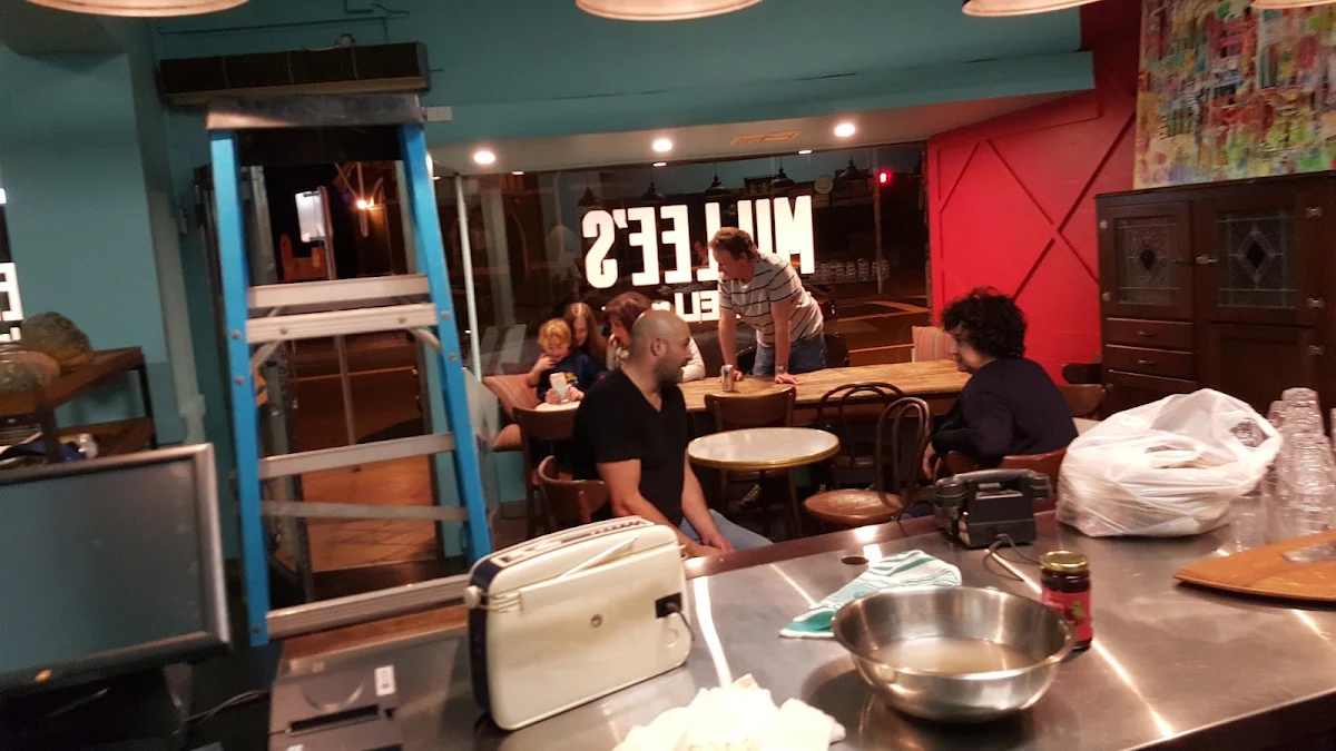 Vibe, Millees Deli