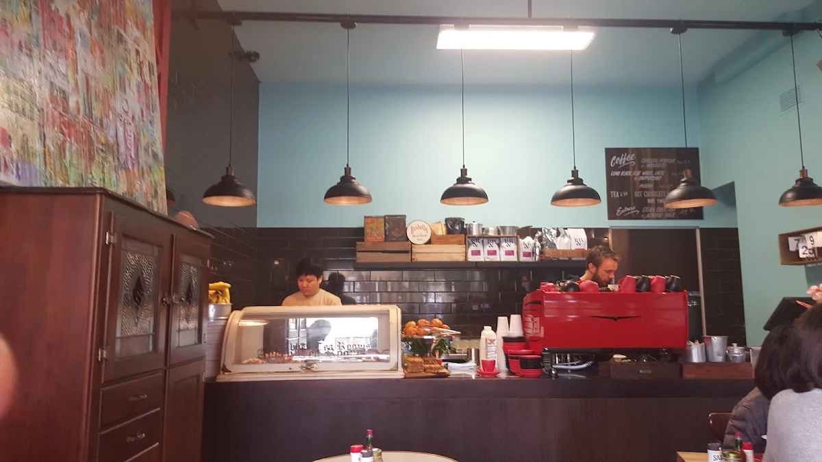 Vibe, Millees Deli