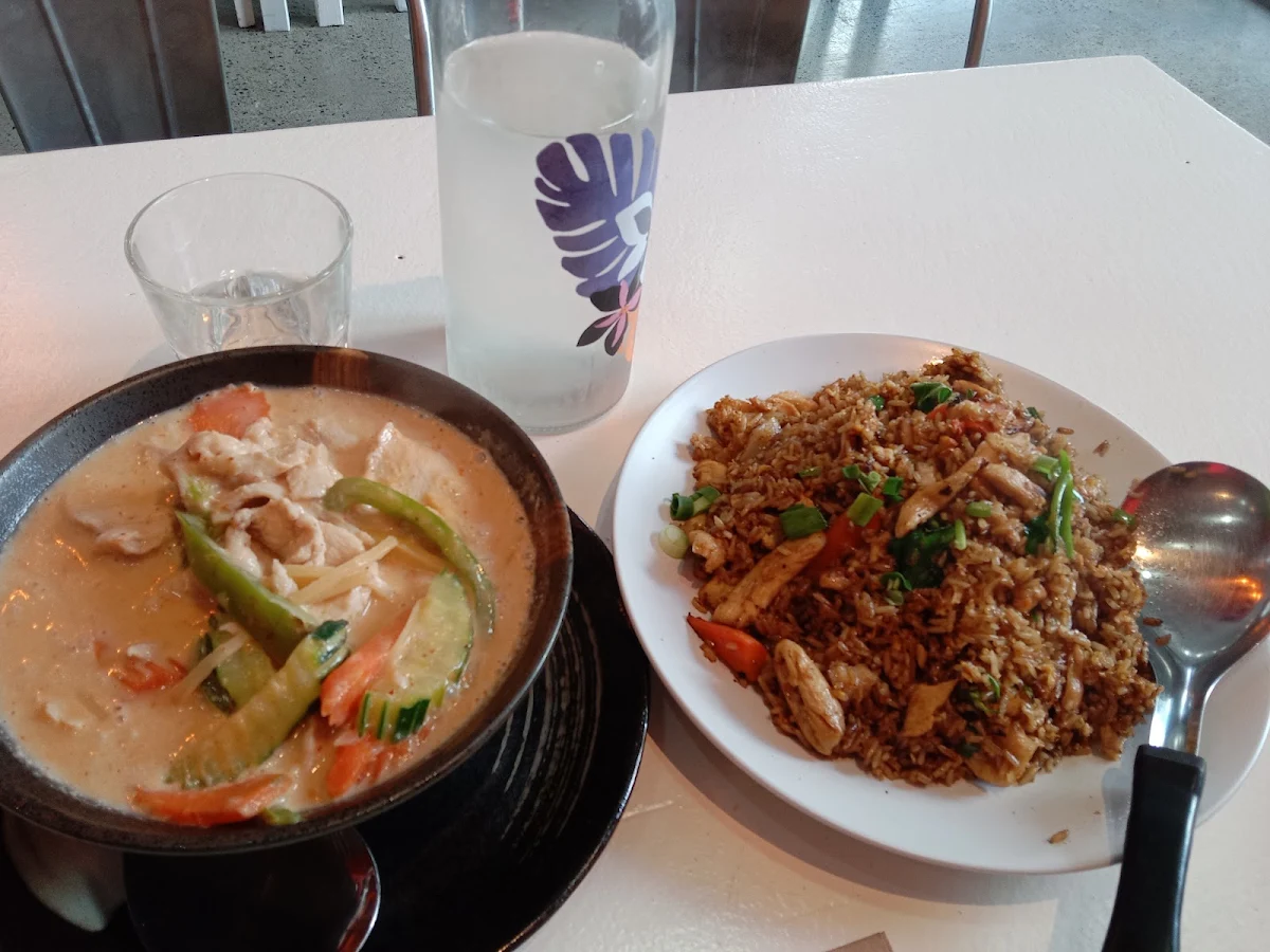 Food & drink, Som Saa Wok & Grill