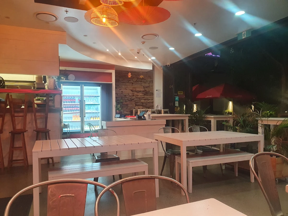 Vibe, Som Saa Wok & Grill