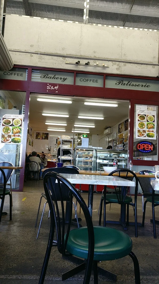 Vibe, LL Bakery and Café