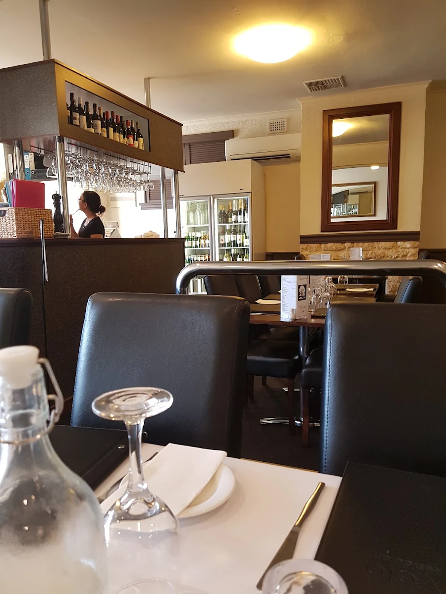 Vibe, La Vela Restaurant