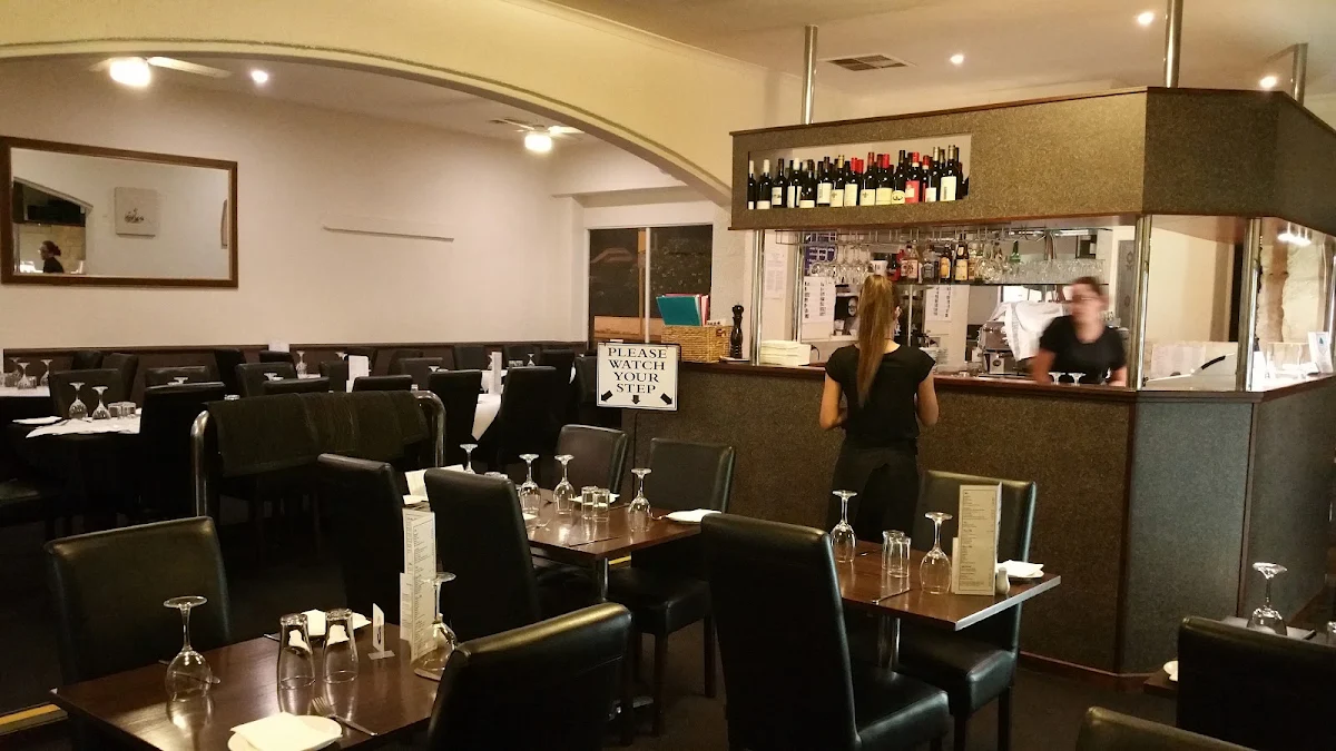 Vibe, La Vela Restaurant