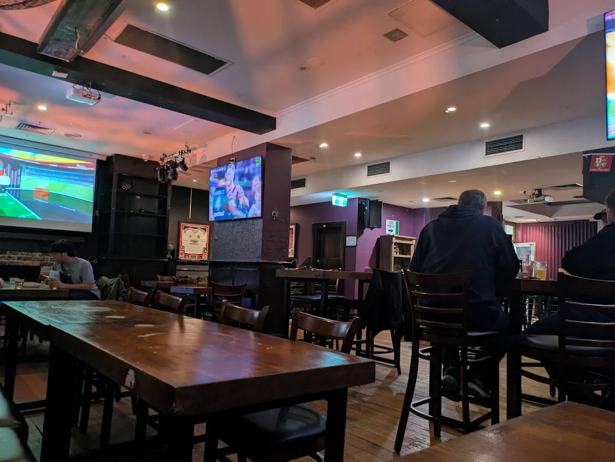 Vibe, Scruffy Murphys Irish Bar