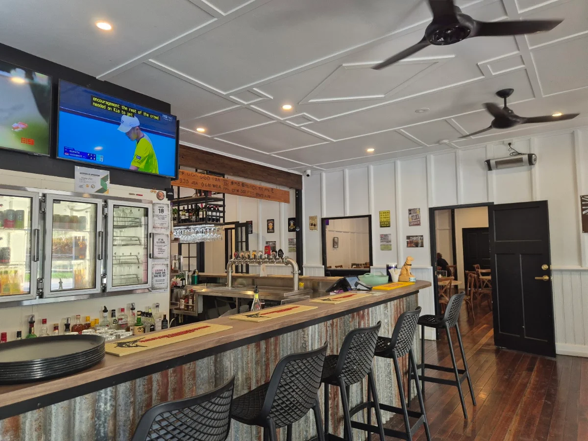 Vibe, Woolooga Hotel