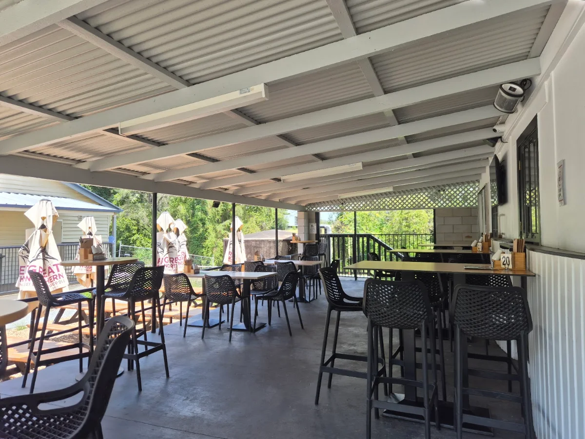 Vibe, Woolooga Hotel
