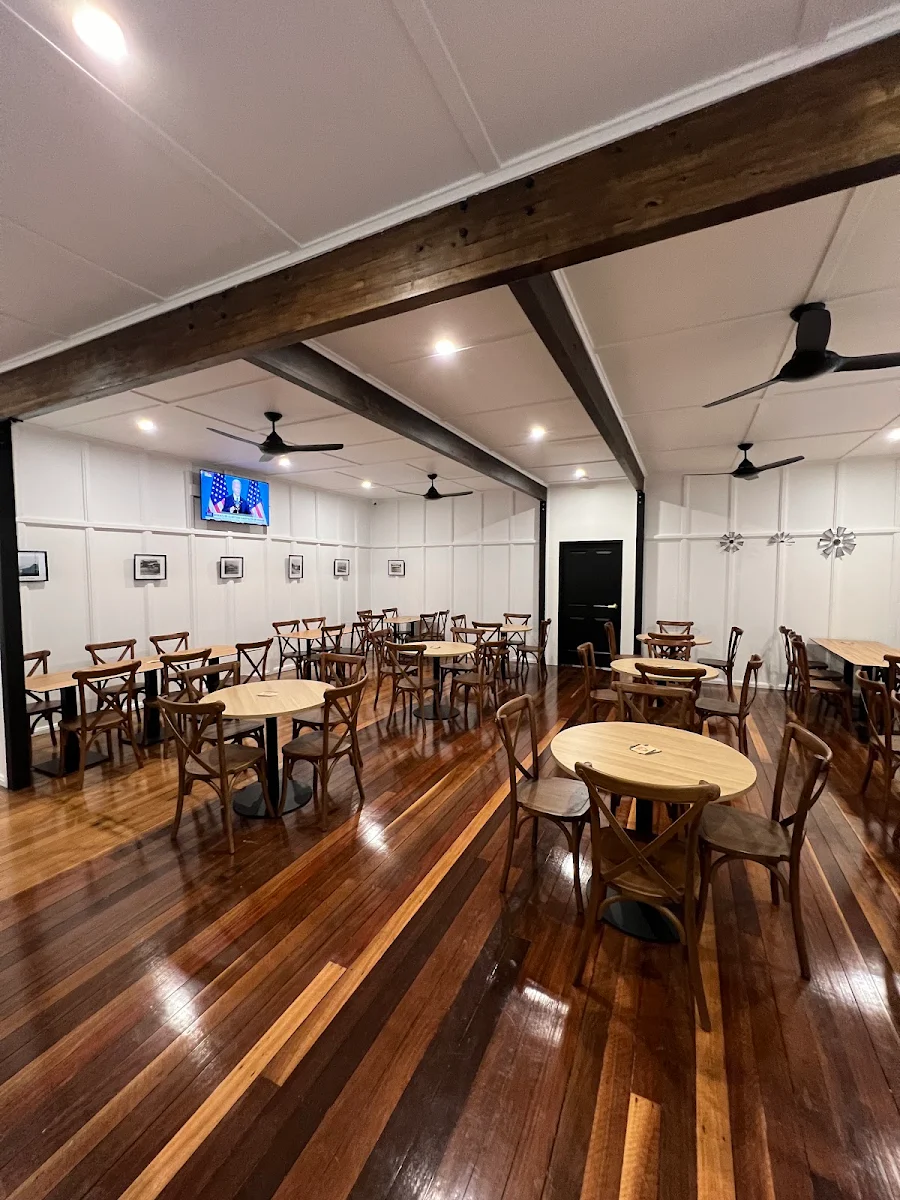 Vibe, Woolooga Hotel