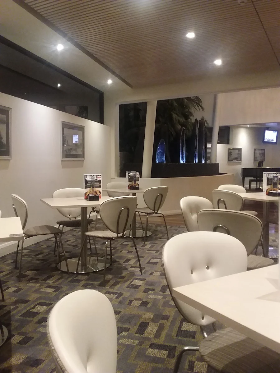 Vibe, Indulge Dining