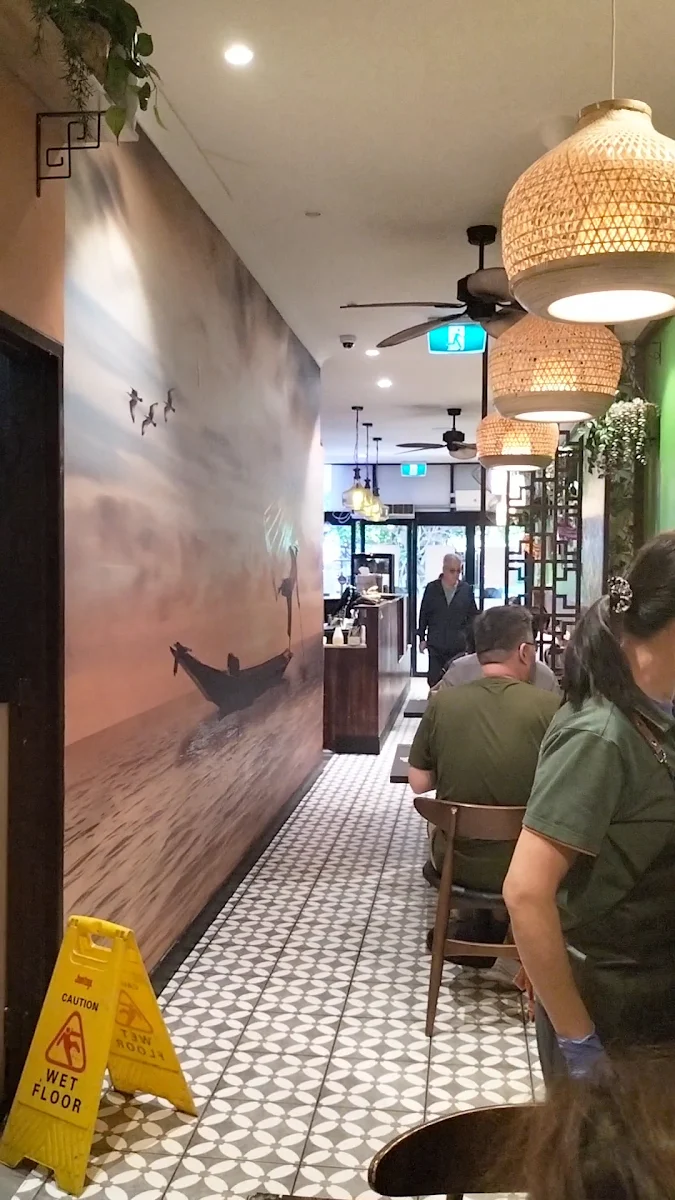 Vibe, Pho Luck Eastwood