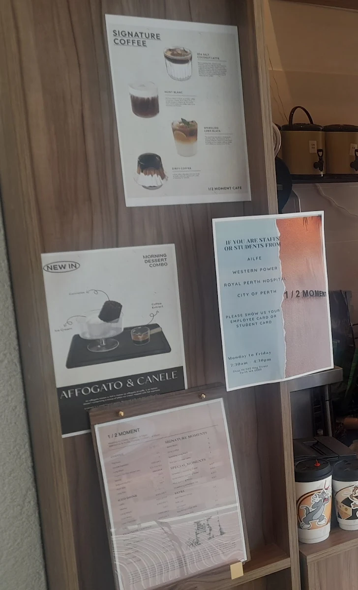 Menu, 1/2 Moment Cafe