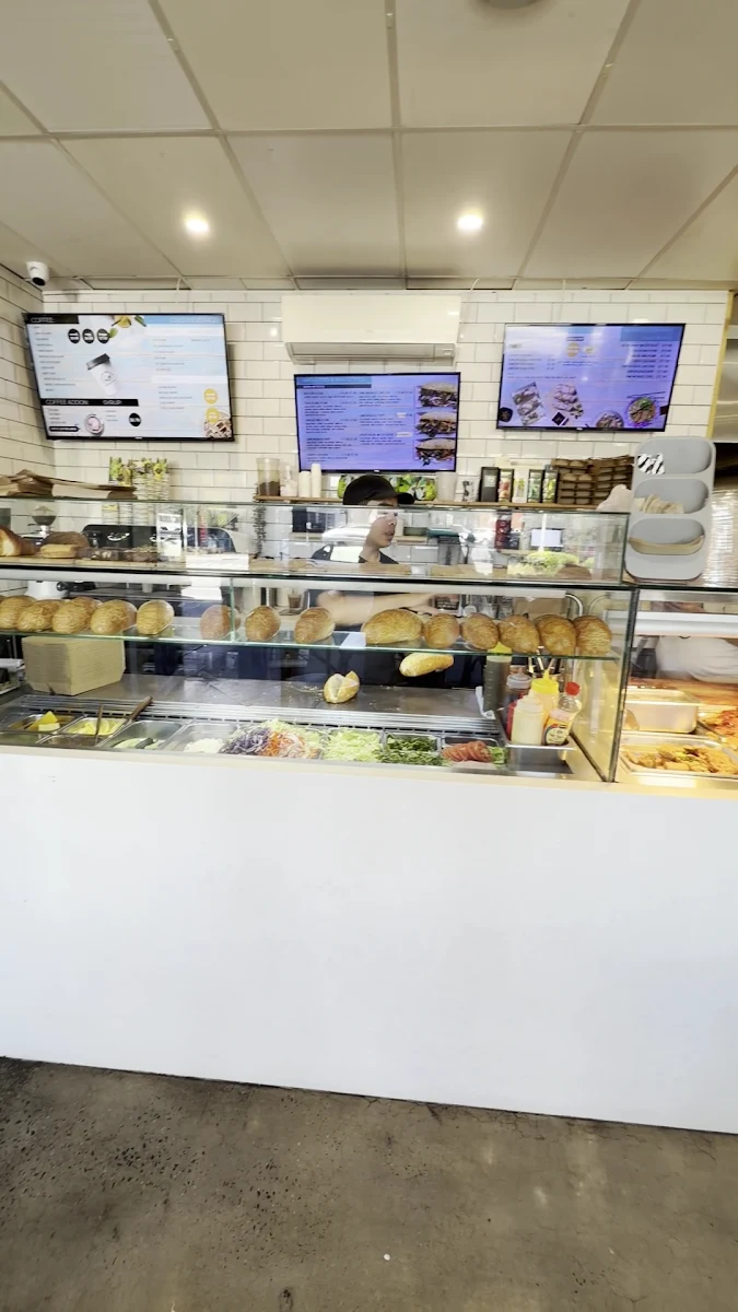 Vibe, Peddler Tuckshop