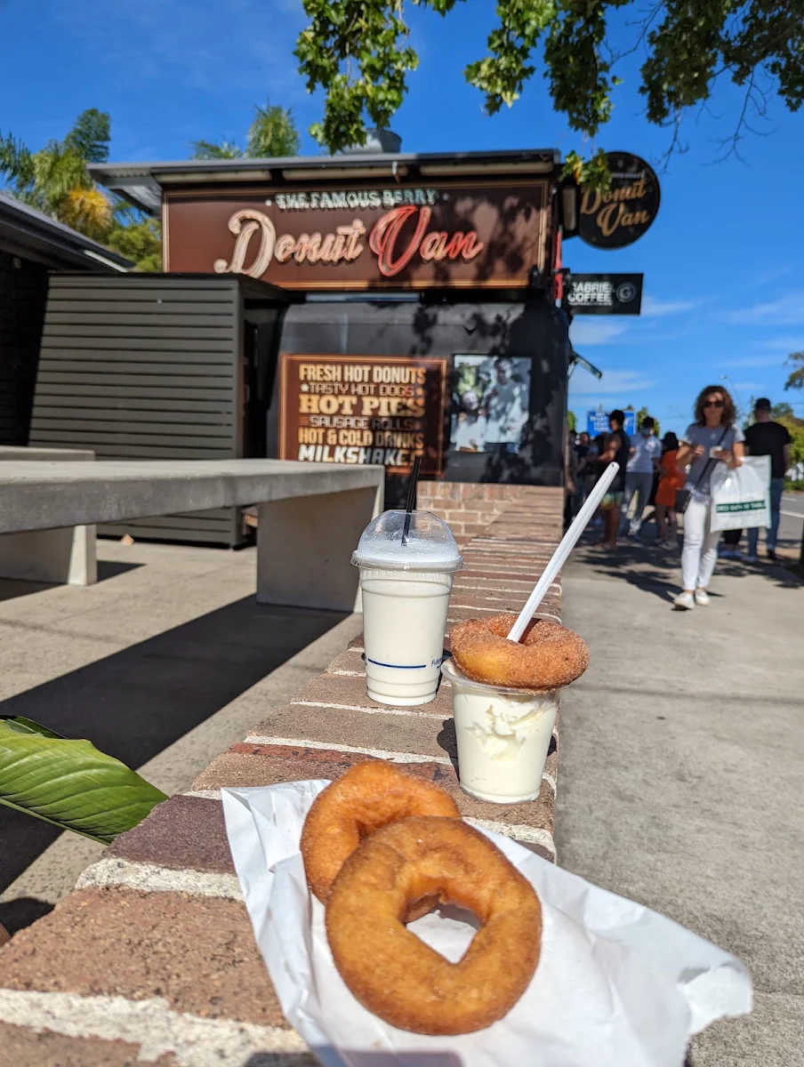 Food & drink, Berry Donut Van
