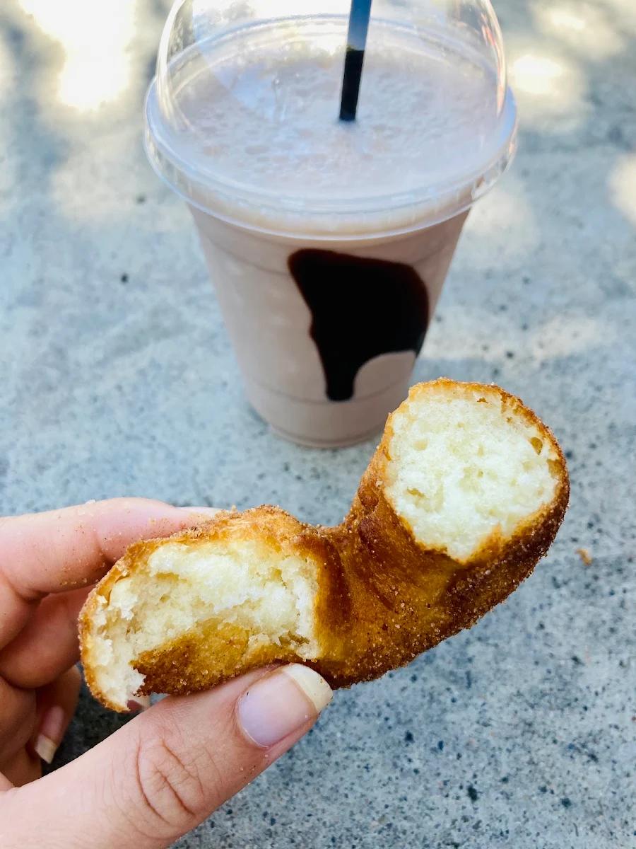 Food & drink, Berry Donut Van