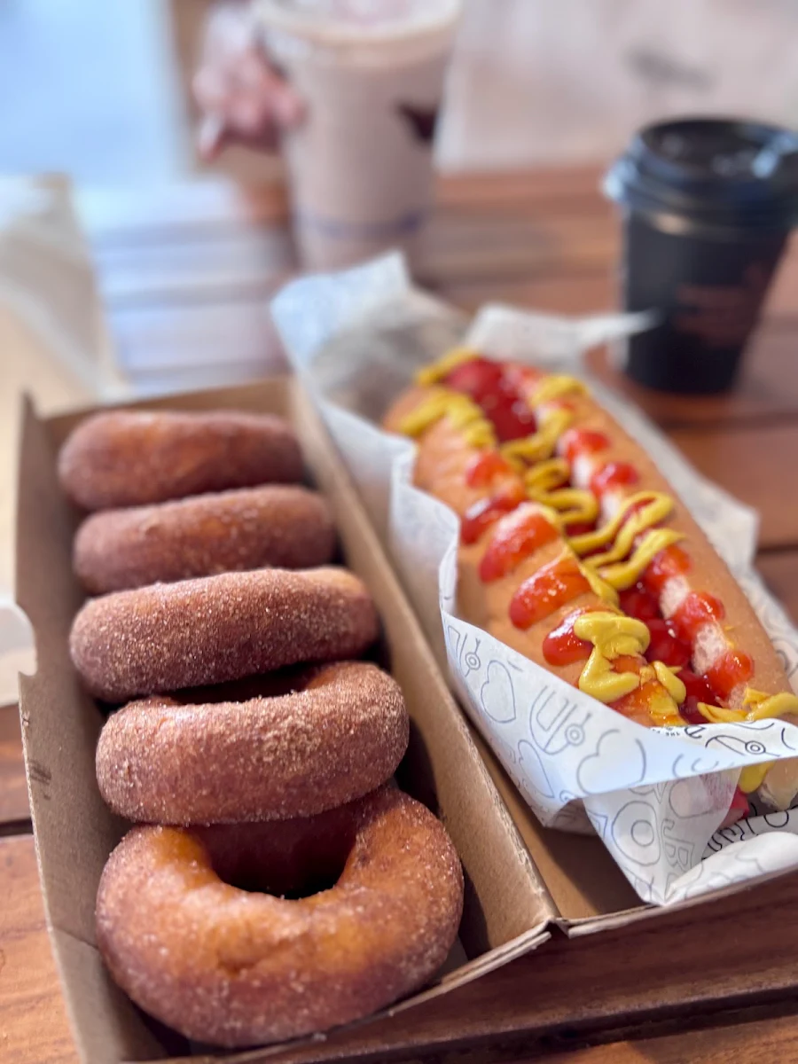 Food & drink, Berry Donut Van