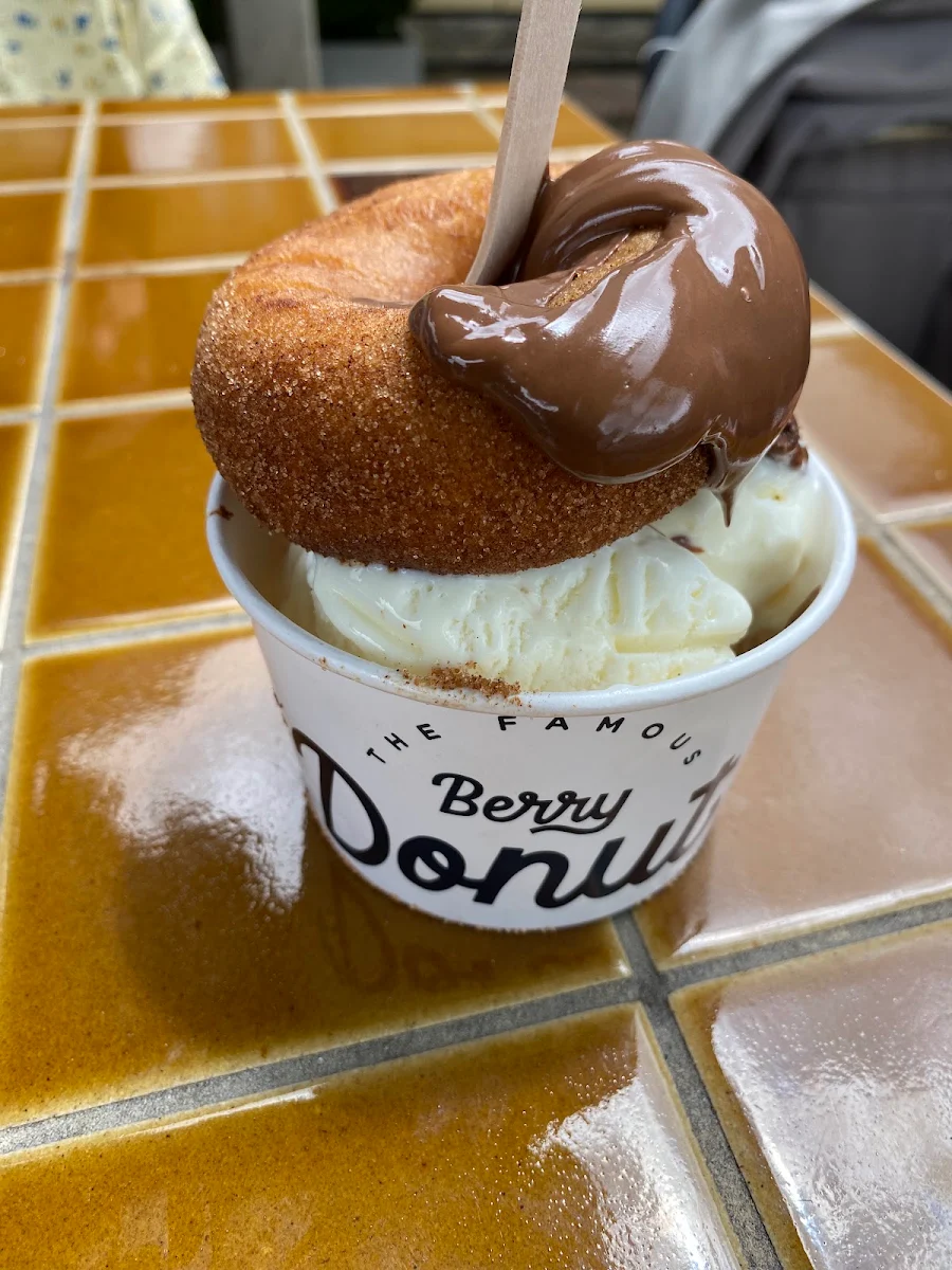 Food & drink, Berry Donut Van