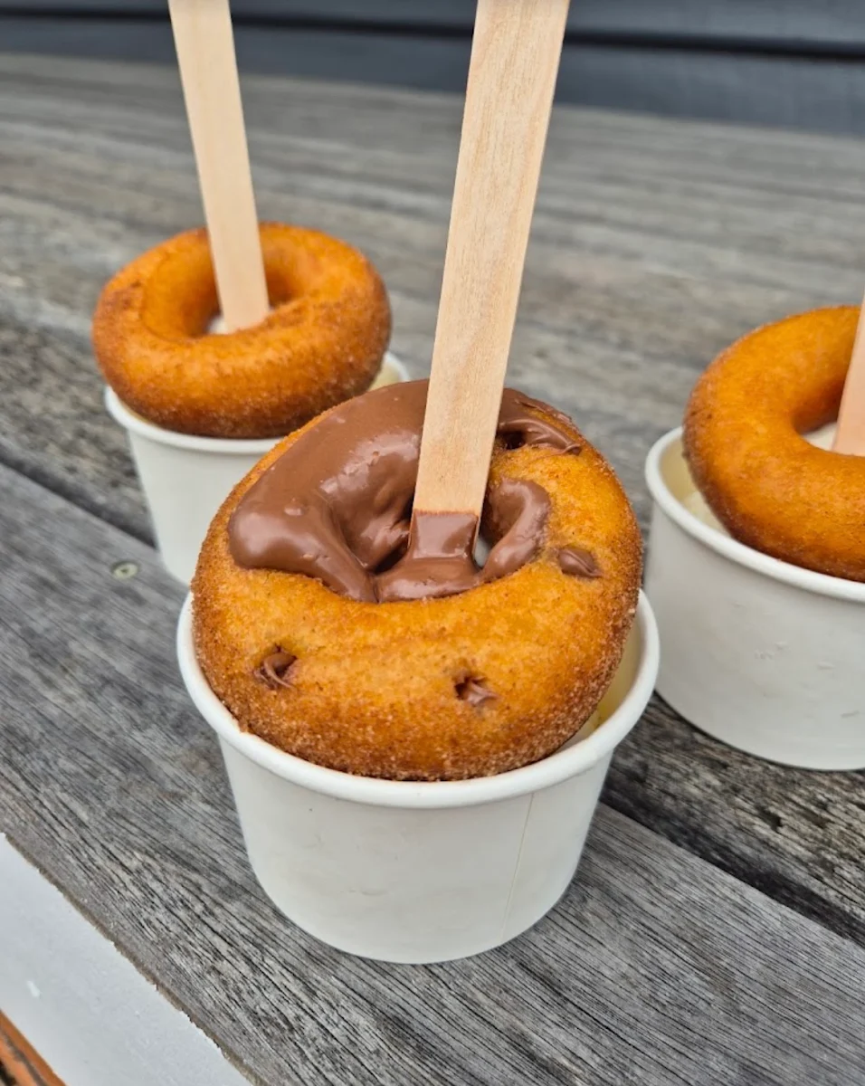 Food & drink, Berry Donut Van