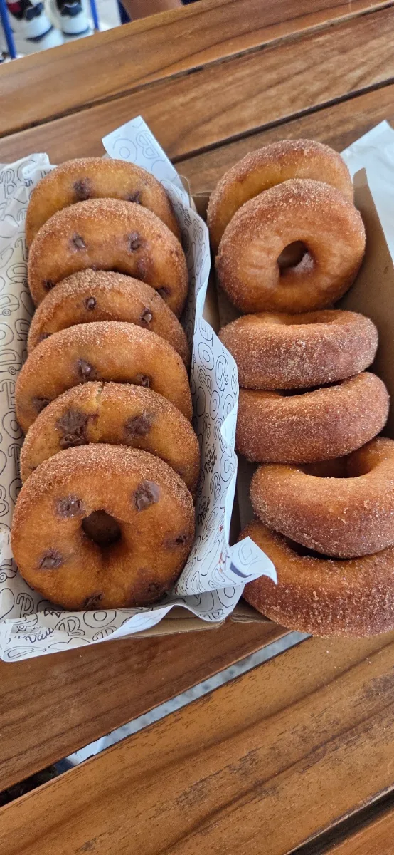 Food & drink, Berry Donut Van