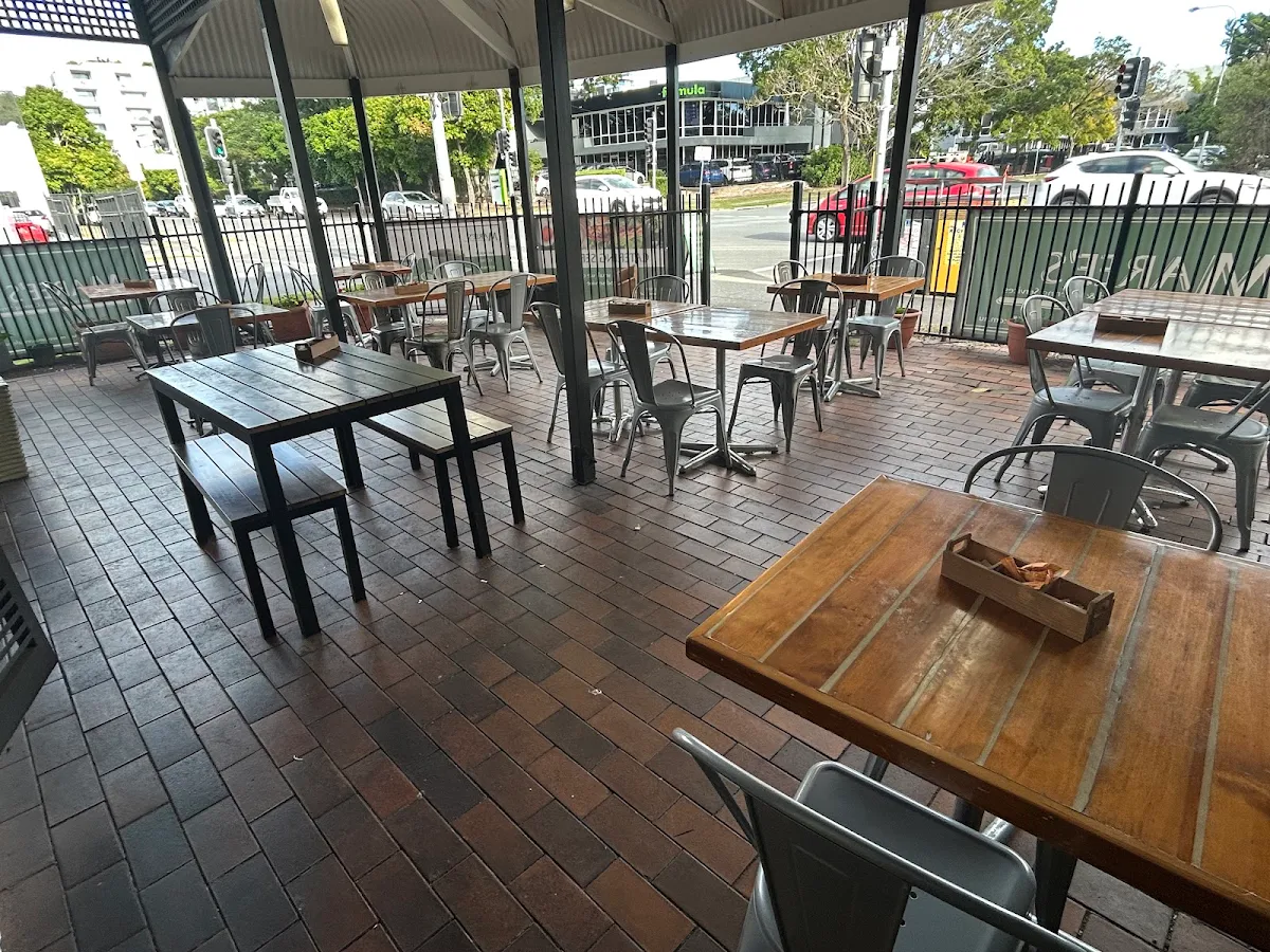 Vibe, Maree's Cafe