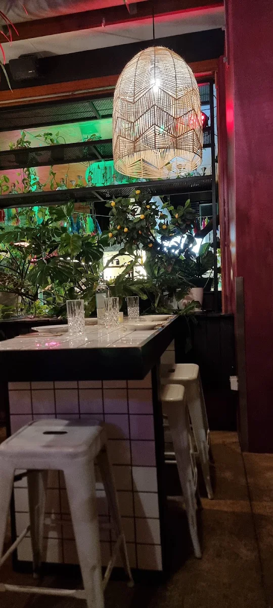 Vibe, Lola's Mexican Cantina