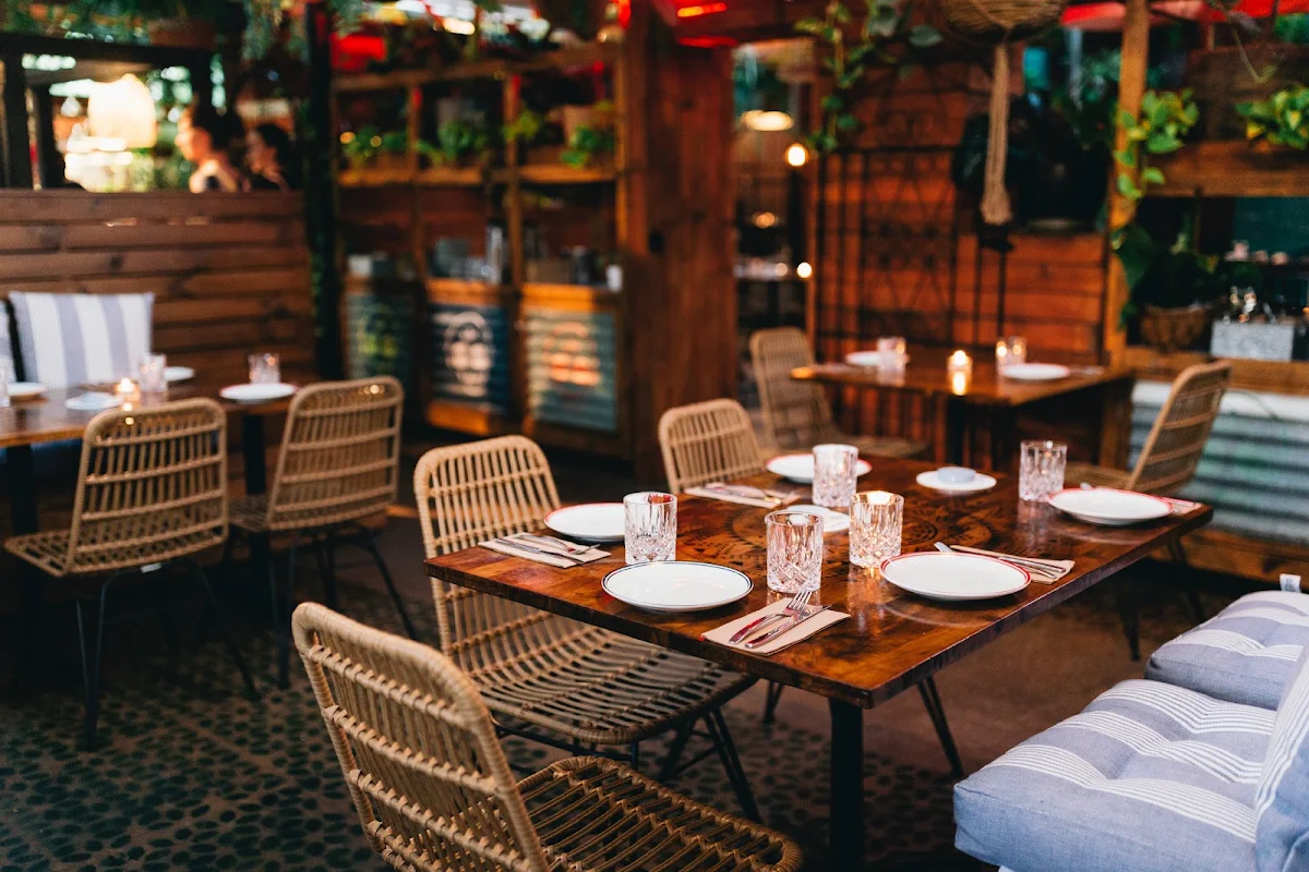 Vibe, Lola's Mexican Cantina