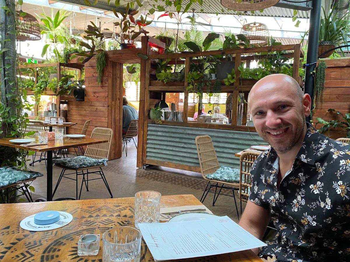 Vibe, Lola's Mexican Cantina