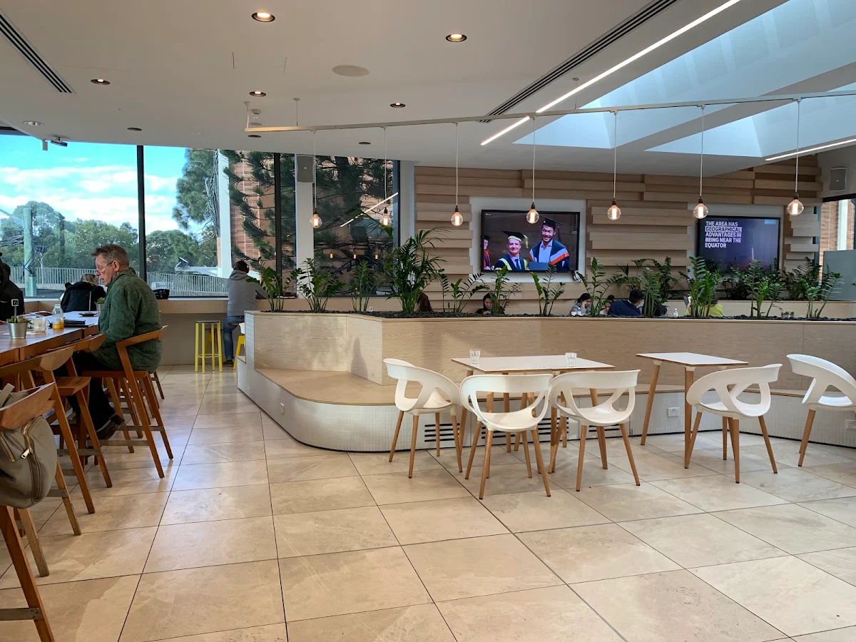 Vibe, Courtyard Restaurant & Bar