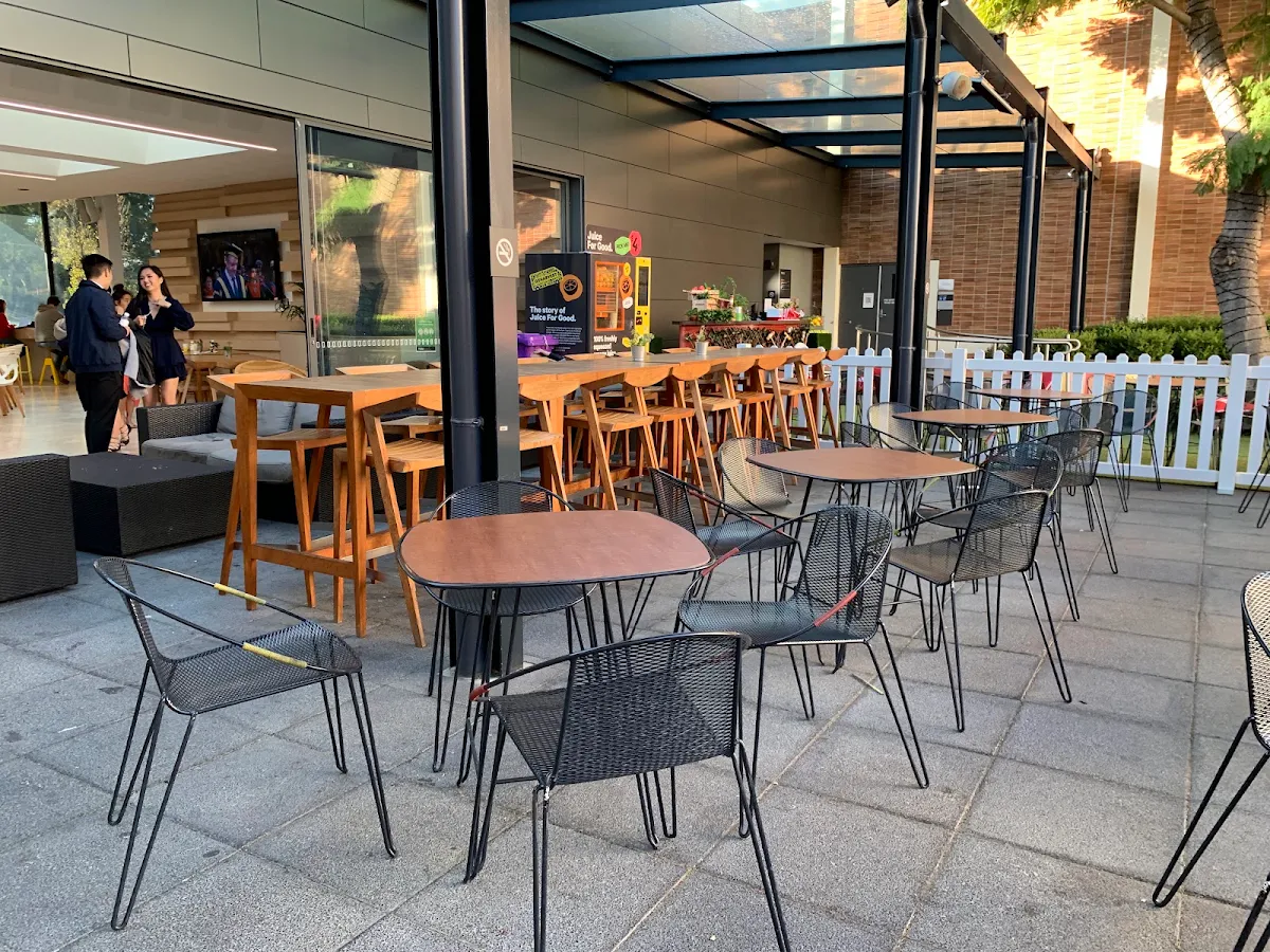 Vibe, Courtyard Restaurant & Bar