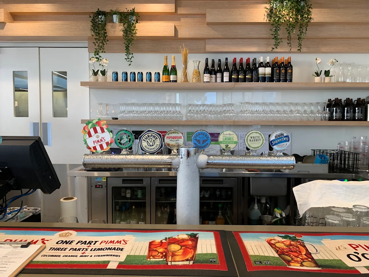 Vibe, Courtyard Restaurant & Bar