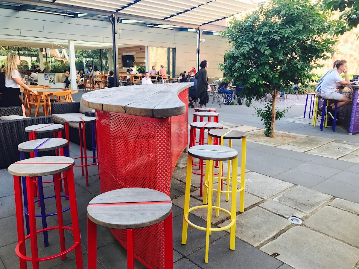 Vibe, Courtyard Restaurant & Bar