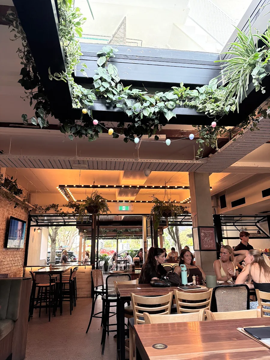 Vibe, Local Burleigh