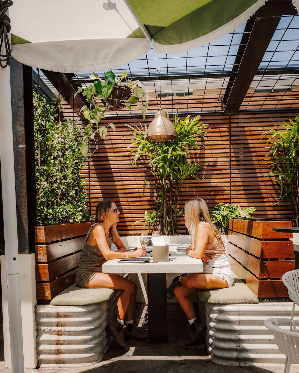 Vibe, Local Burleigh