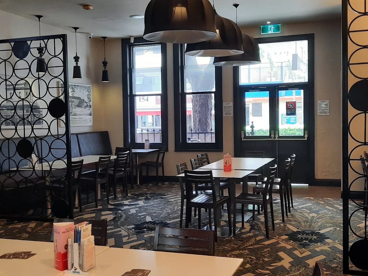 Vibe, Woolpack Hotel