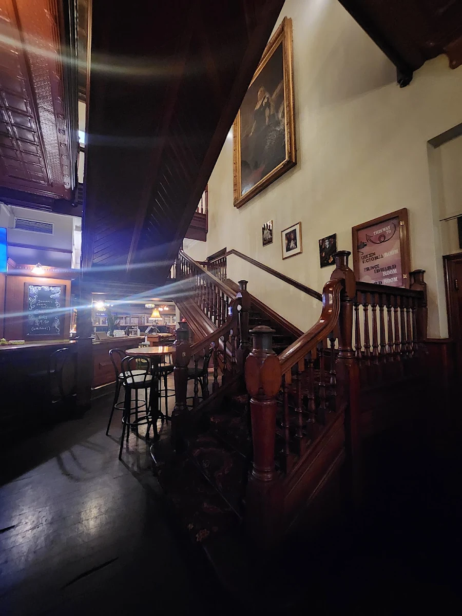 Vibe, Albion Hotel