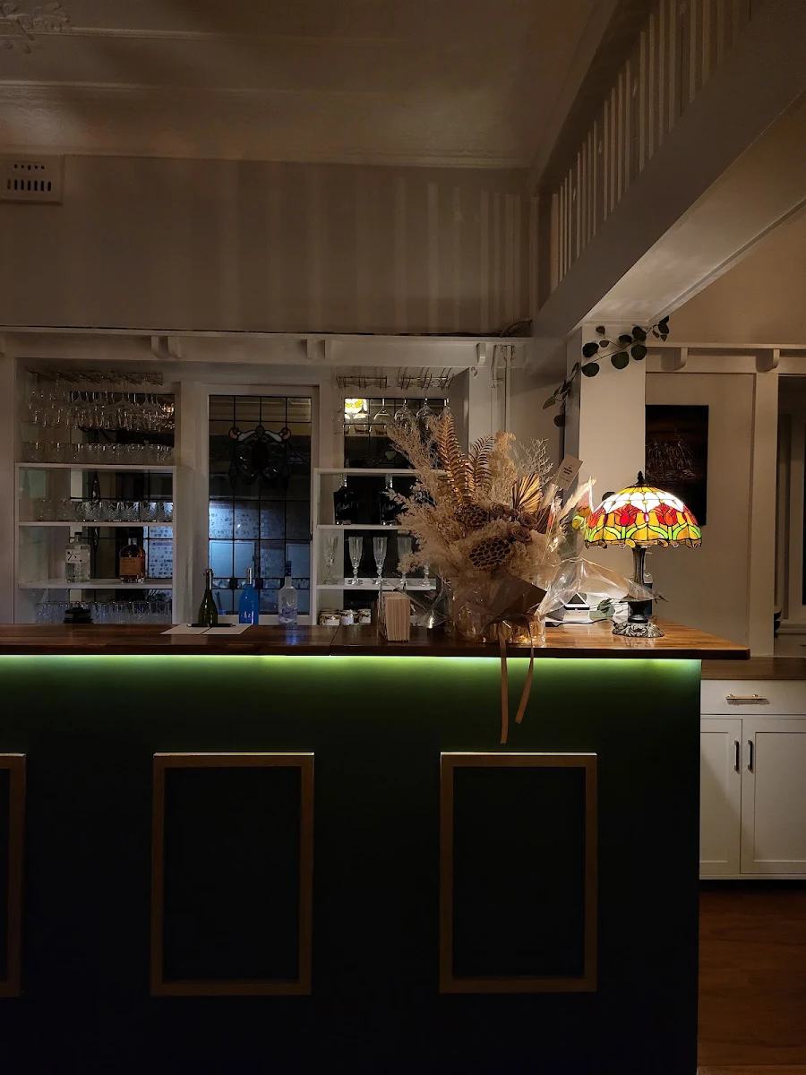 Vibe, Cozy Dining