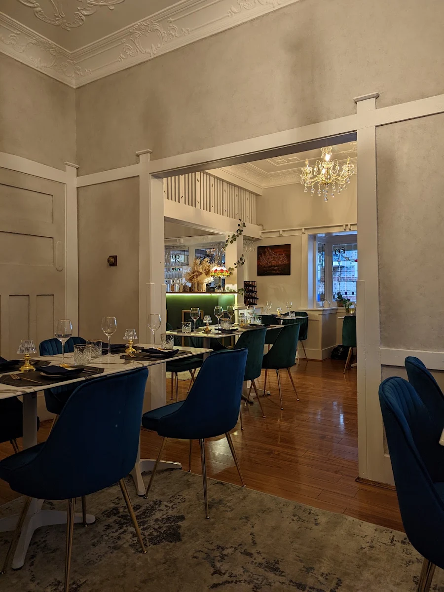 Vibe, Cozy Dining