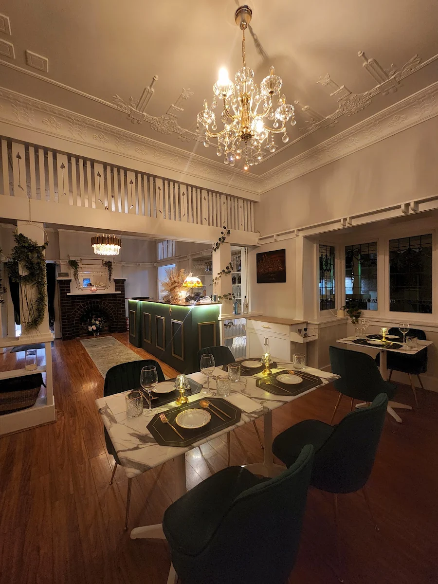 Vibe, Cozy Dining